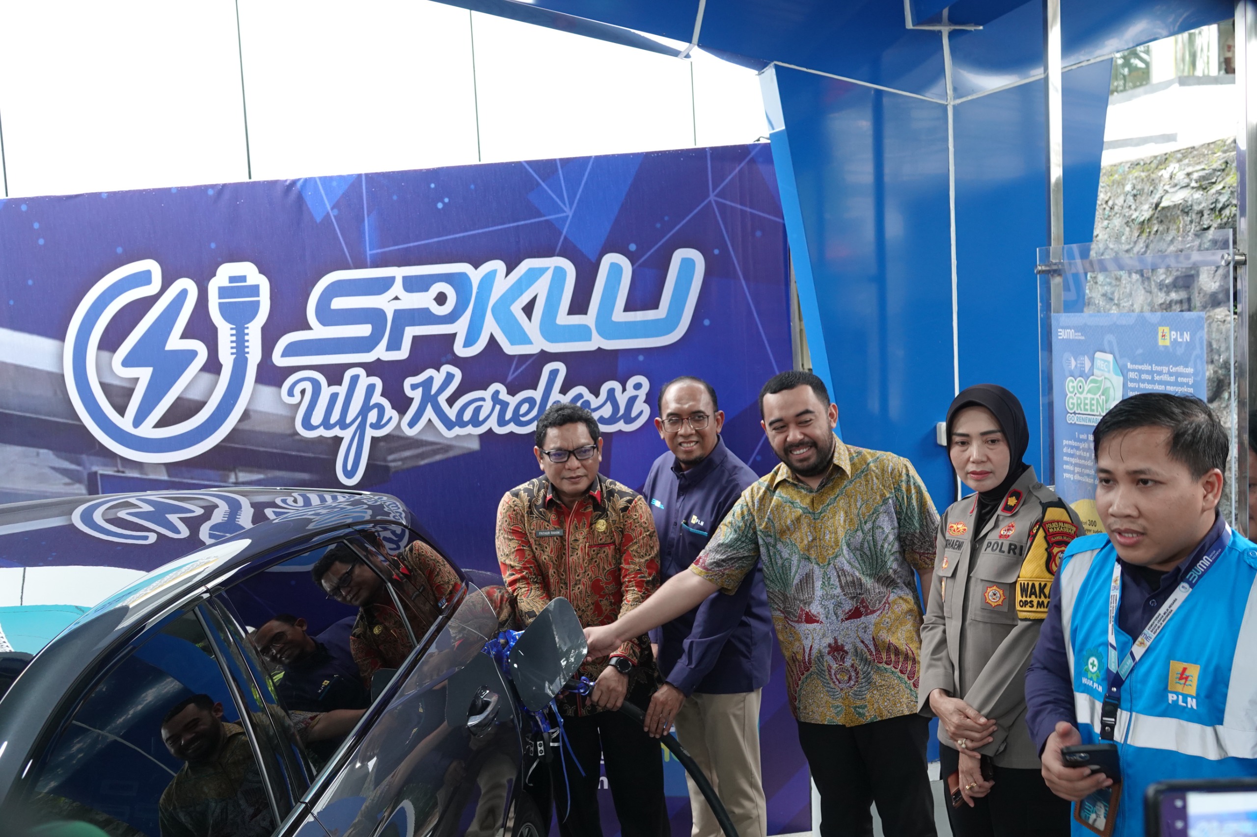 Momen Tahun Baru PLN ULP Karebosi Tambahkan SPKLU Di Kota Makassar