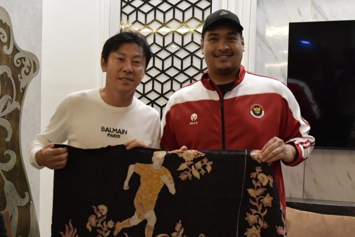 Potret Mantan Pelatih Timnas Indonesia dan Menpora Dito Ariotedjo