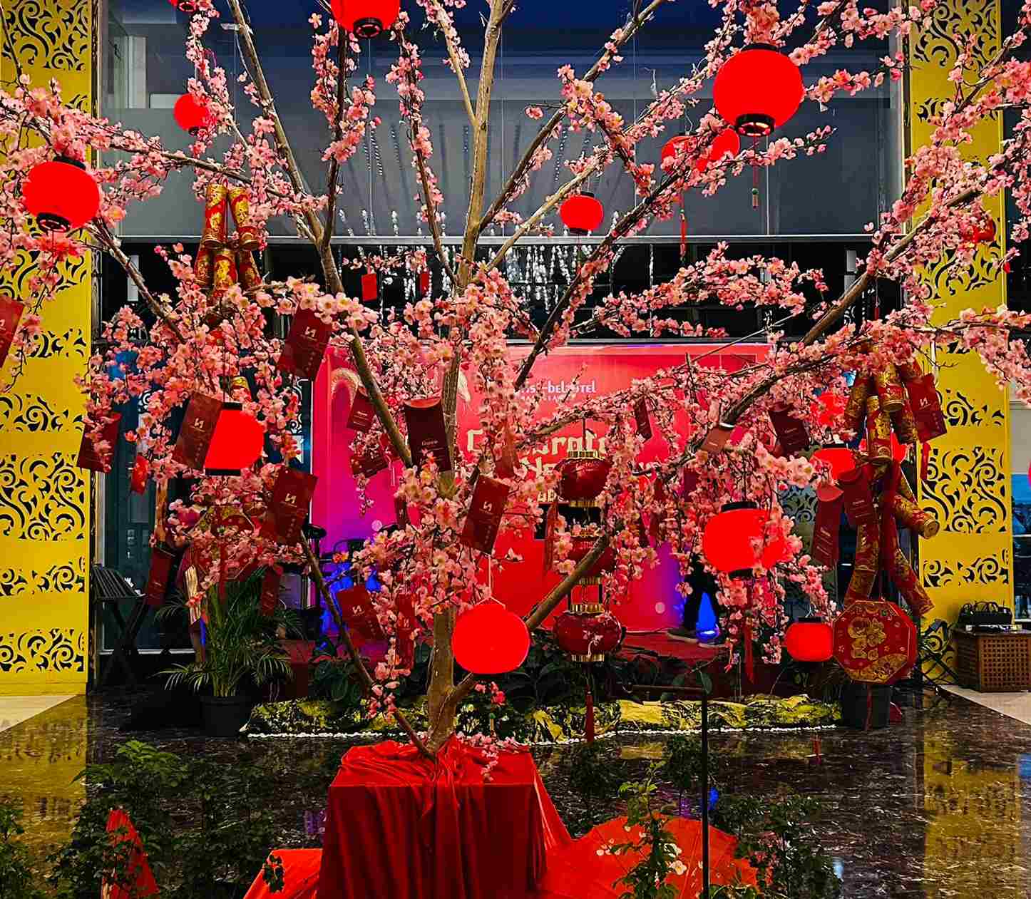 Swiss-Belhotel Makassar Meriahkan Imlek 2025 dengan Hidangan Spesial dan Atraksi Barongsai