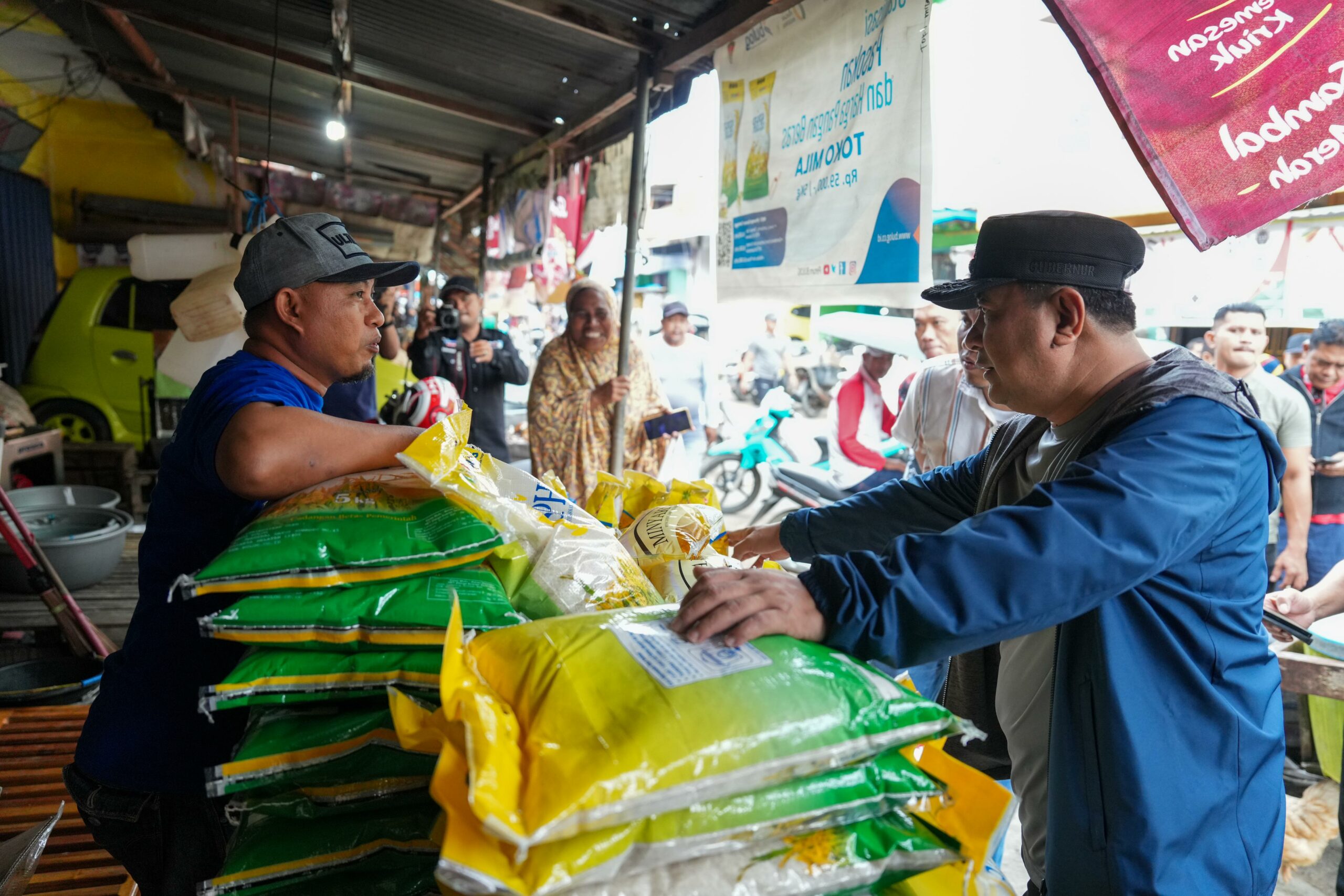 Kunker di Polman, PJ Gubernur Sulbar Bersama Pemkab Jalan Sehat dan Pantau Pasar