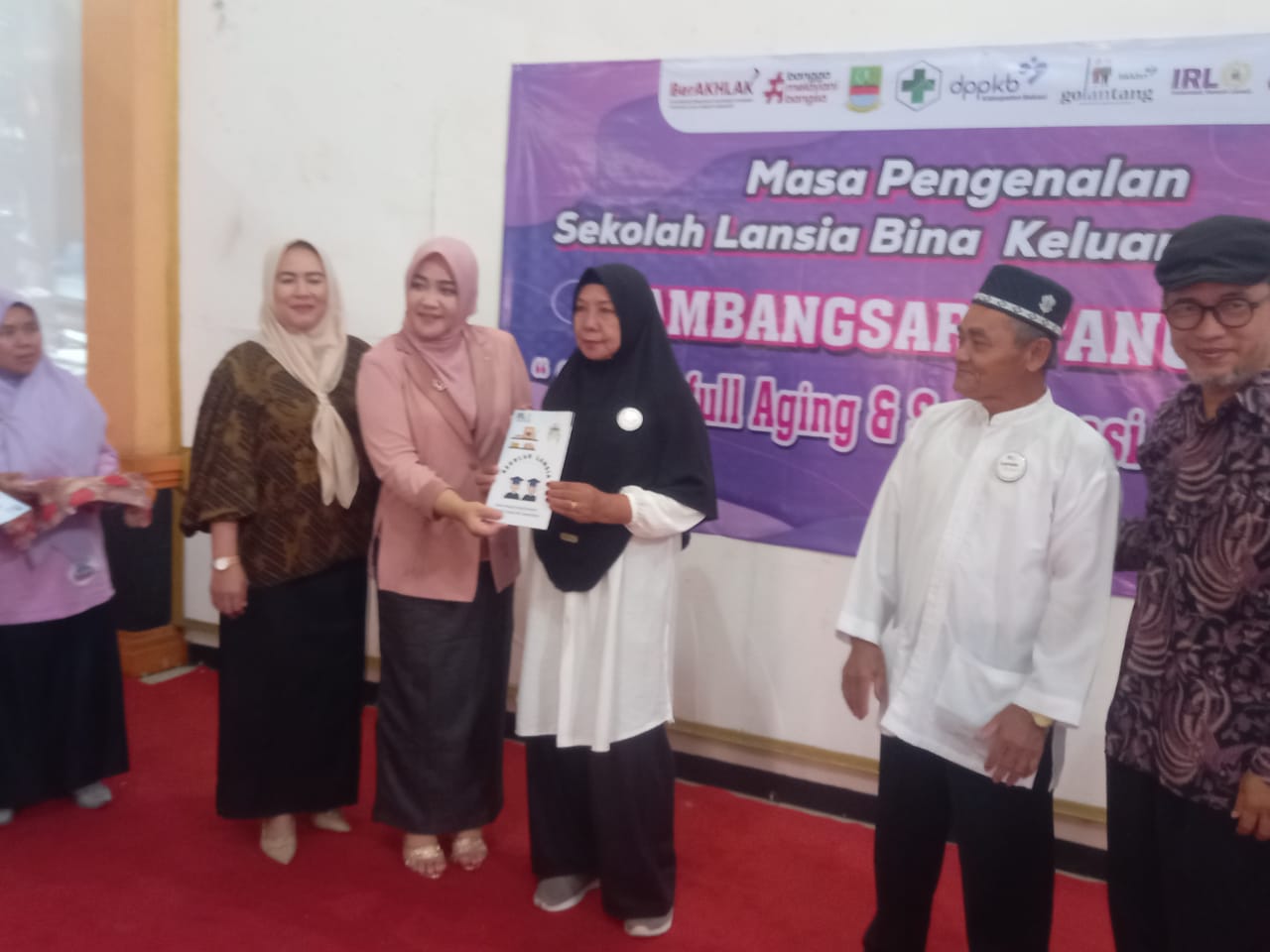 Acara Masa Pengenalan Sekolah Lansia Angkatan Ke-2 Desa Lambang Sari Kabupaten Bekasi
