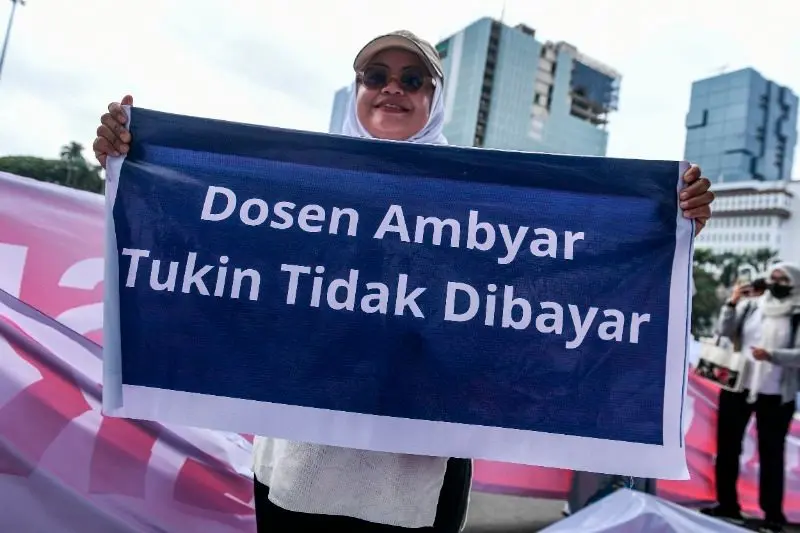 Dosen yang Tergabung Dalam Aliansi Dosen ASN Kemdiktisaintek Seluruh Indonesia (ADAKSI) Saat Gelar Aksi Demo Tuntut Pembayaran Tunjangan Kinerja (Tukin) Dosen ASN Periode 2020-2024