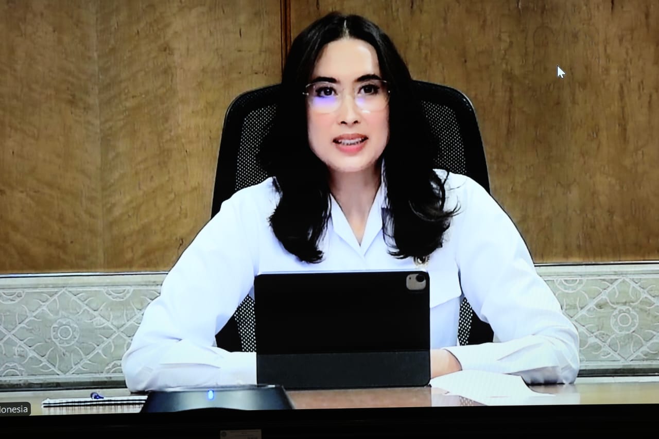 Menteri Pariwisata RI Ibu Widiyanti Putri Wardhana Saat Memberikan Sambutan Secara Daring Melalui Zoom Menteri Pariwisata RI Ibu Widiyanti Putri Wardhana Saat Memberikan Sambutan Secara Daring Melalui Zoom