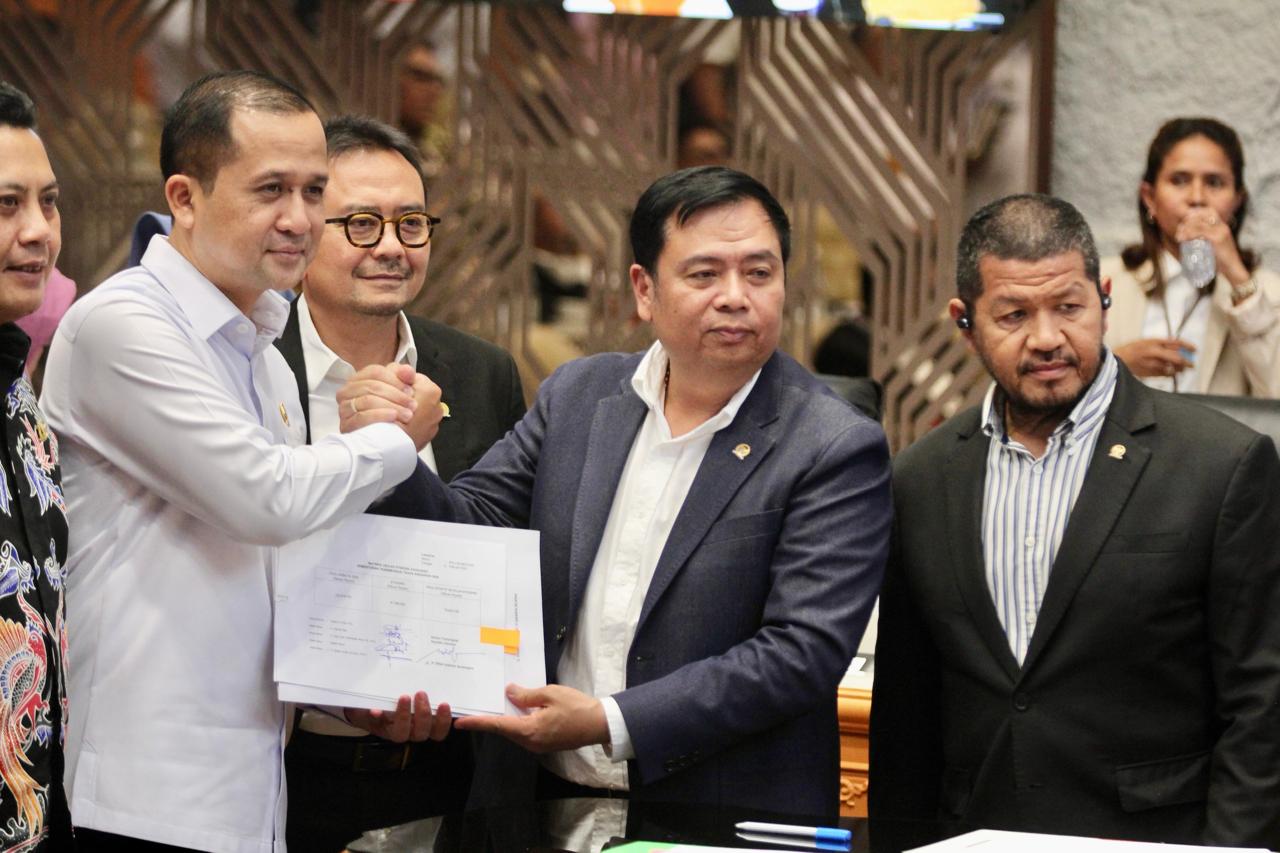 Menteri Transmigrasi, Iftitah Sulaiman Suryanagara Setelah Rapat Kerja Bersama DPR RI