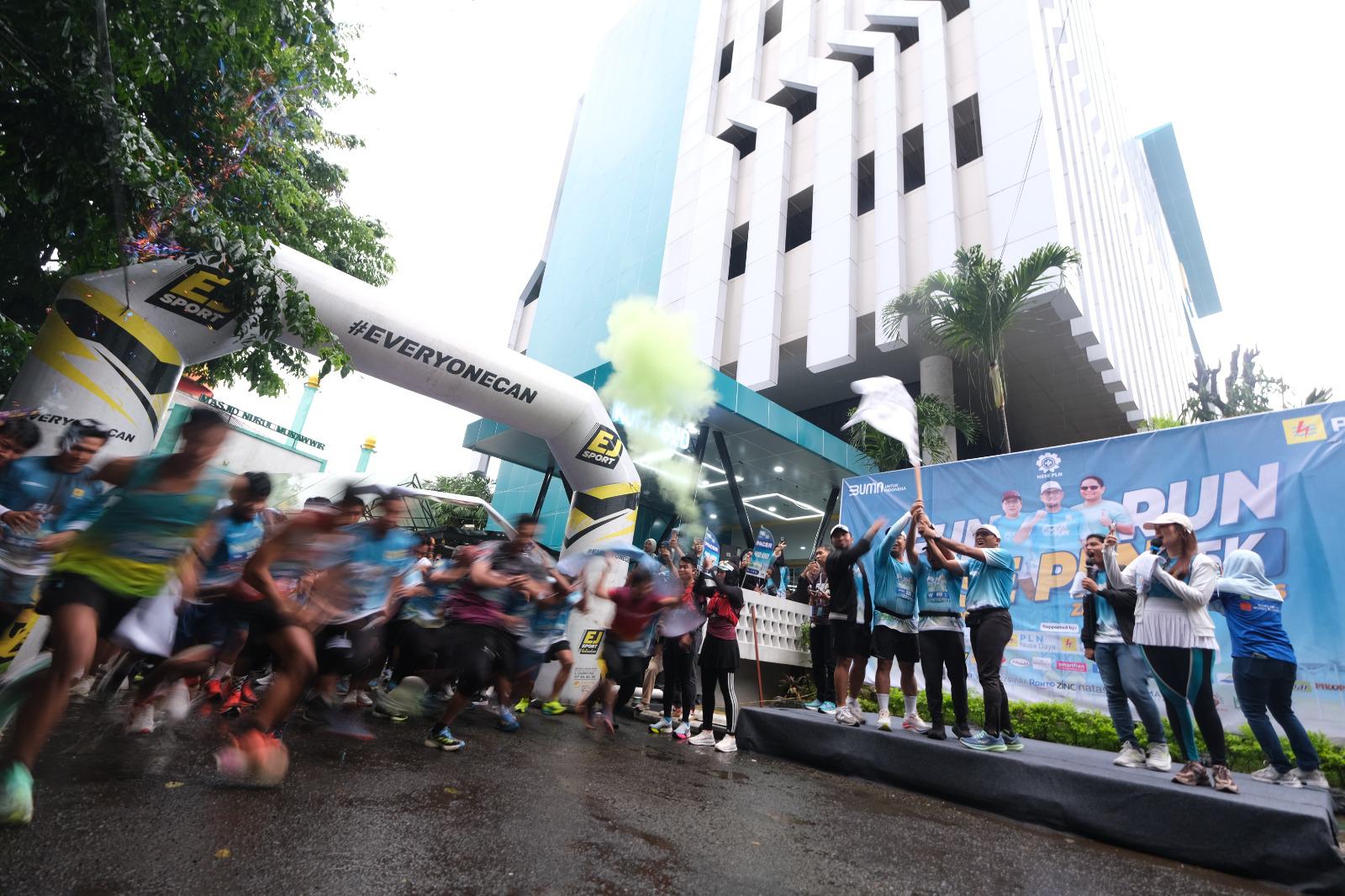 PT PLN (Persero) Regional Sulawesi Menggelar Fun Run HSSE PLN di Kantor PT PLN (Persero) Unit Induk Distribusi Sulawesi Selatan Sulawesi Tenggara dan Sulawesi Barat (UID Sulselrabar)
