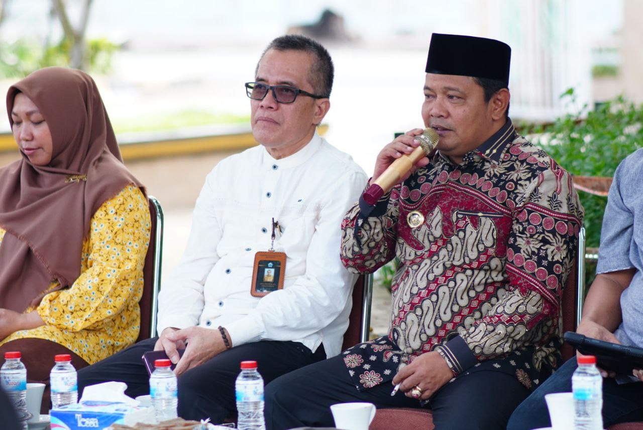 Pj Bupati Bantaeng Andi Abubakar Bersama Sekretaris Daerah Bantaeng H Abdul Wahab dan Seluruh Pimpinan OPD Kabupaten Bantaeng Mengikuti Coffee Morning di Halaman Kantor Bupati Bantaeng