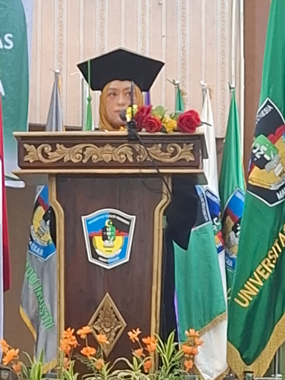 Prof. apt. Aktsar Roskiana Ahmad, Ph.D Telah Resmi Dikukuhkan Sebagai Guru Besar di Fakultas Farmasi Universitas Muslim Indonesia