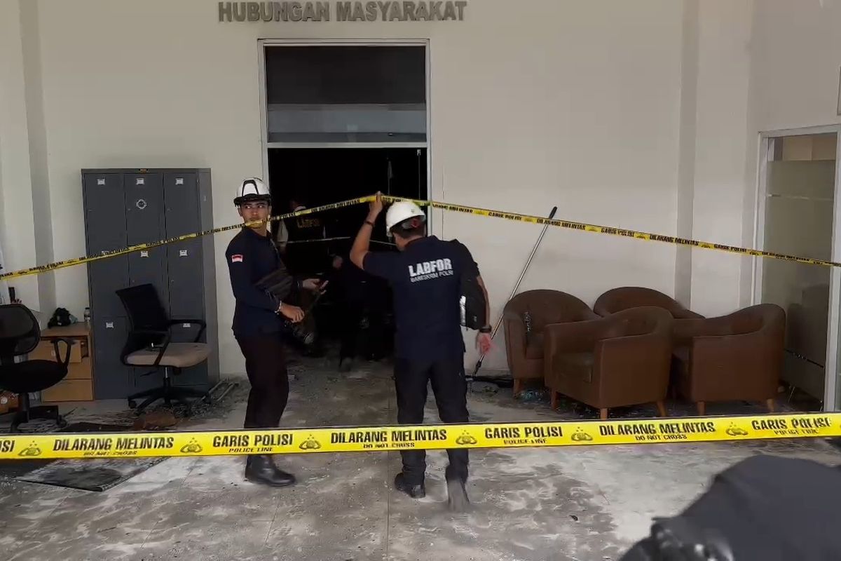 Pusat Laboratorium Forensik (Puslabfor) Bareskrim Polri Saat Mendatangi Gedung Biro Humas Kementerian ATR/BPN