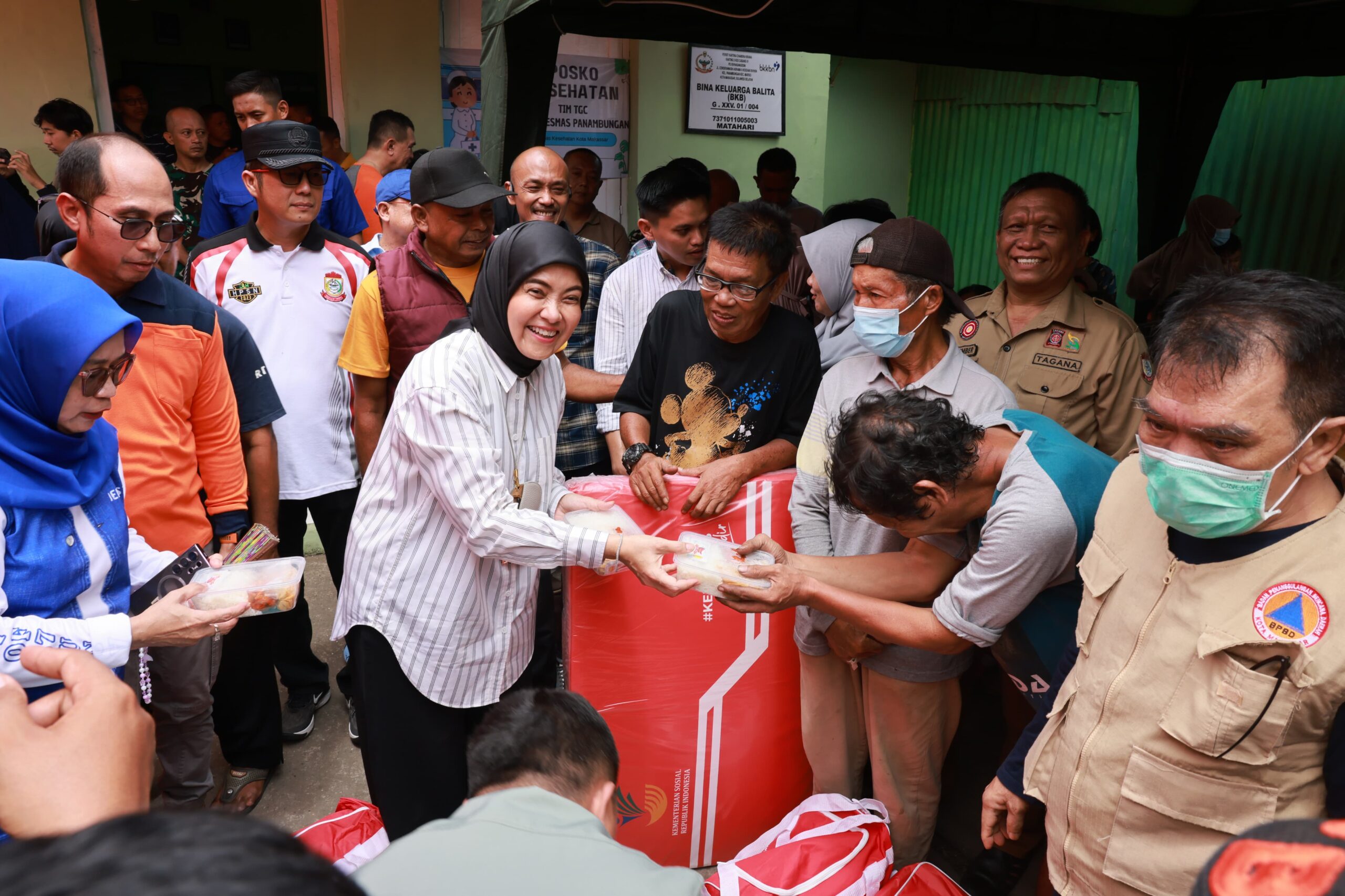Wakil Wali Kota Makassar Salurkan Bantuan Pada Warga Terdampak Kebakaran