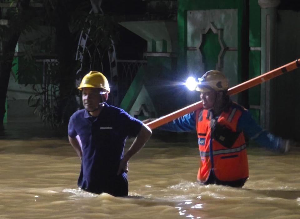 PLN Tanggap Atasi Gangguan Listrik Akibat Banjir di Makassar dan Maros