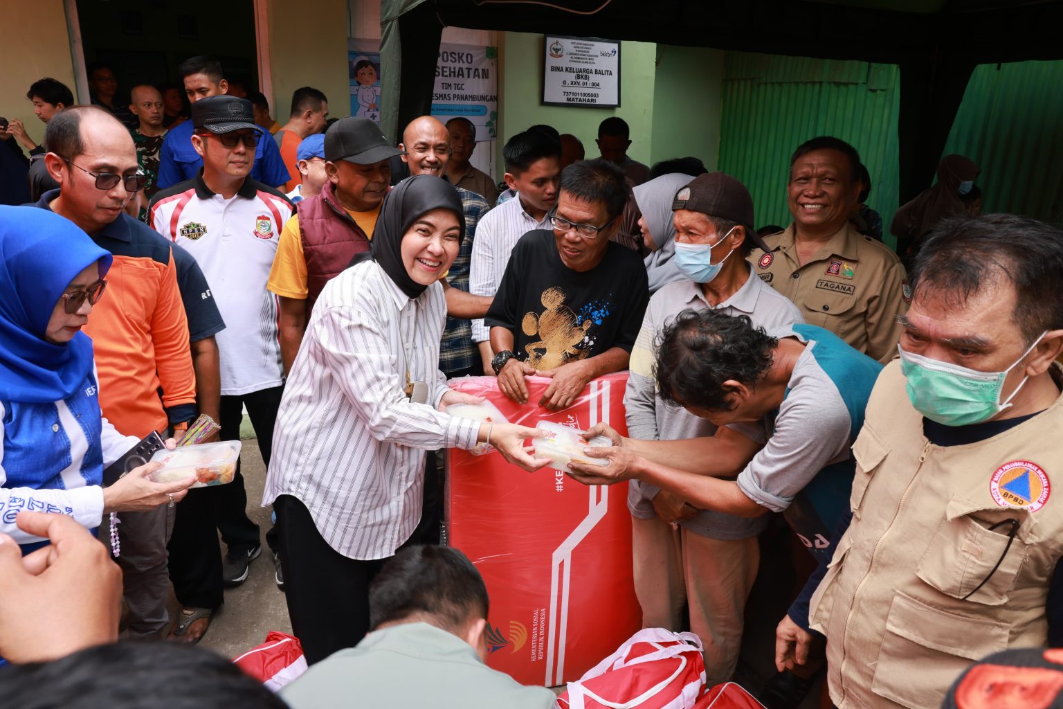 Wawalkot Aliyah Salurkan Bantuan untuk Korban Kebakaran di Makassar