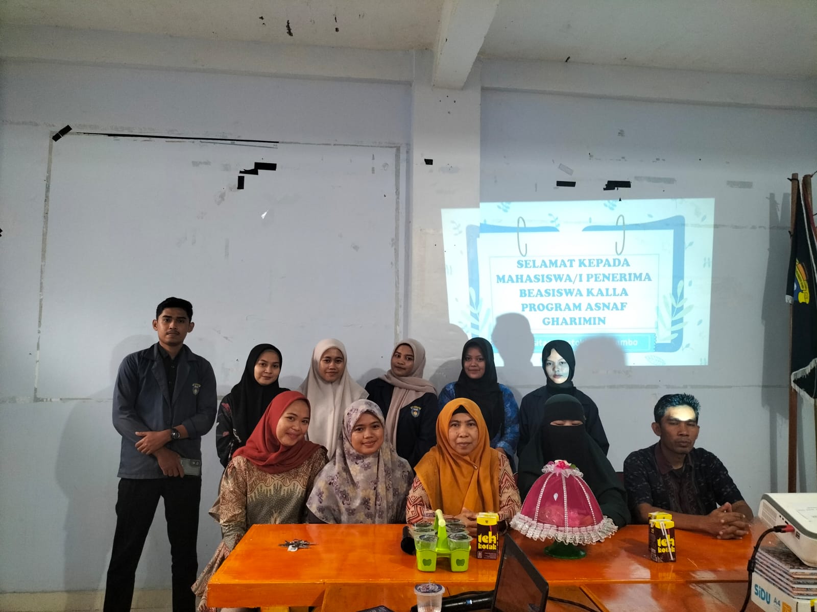 LAZ Hadji Kalla Berikan Bantuan Pendidikan untuk Mahasiswa Asnaf