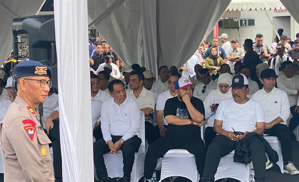 ahmad lutfhi dan khofifah duduk bersamaan 85Fb large