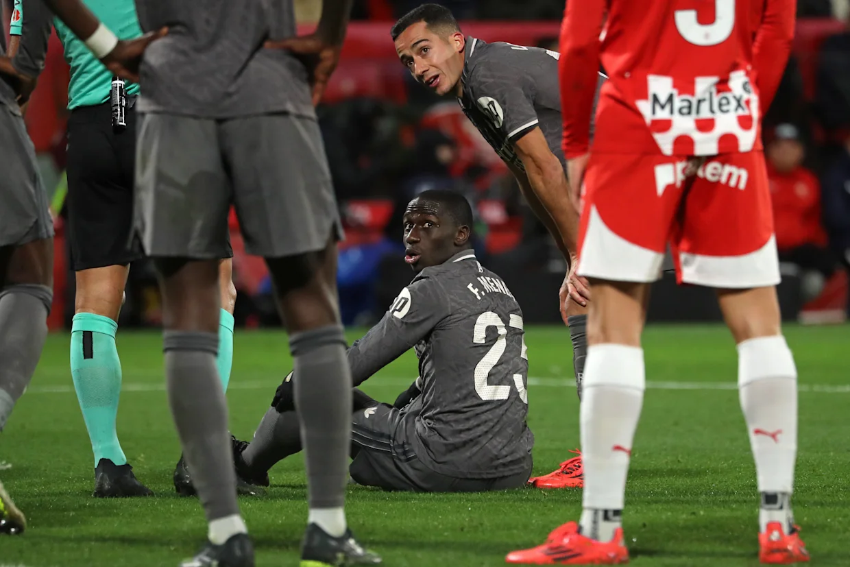 Real Madrid Krisis Bek Kiri Tanpa Mendy, Carlo Ancelotti Berpikir Keras