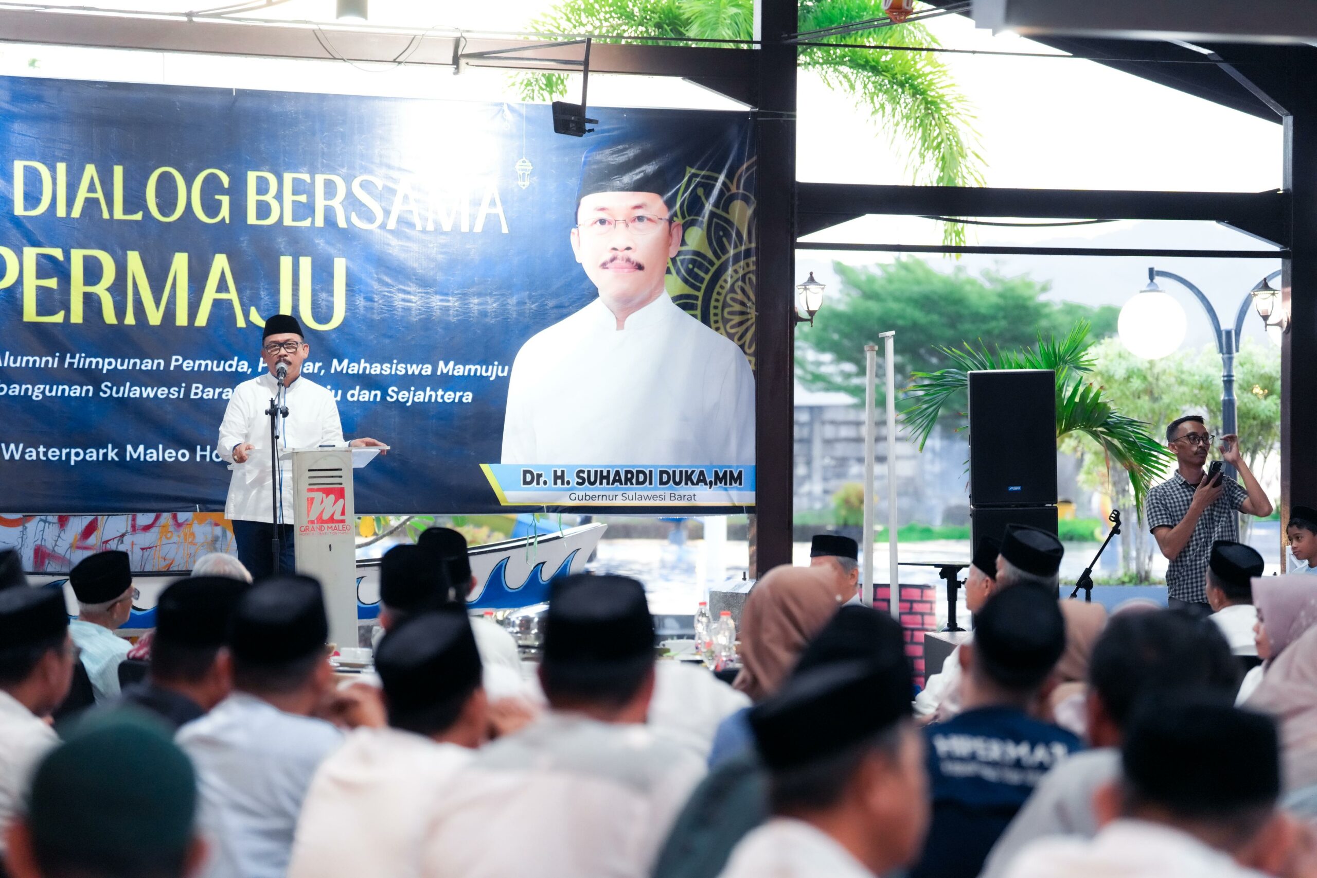 Gubernur Sulbar Suhardi Duka Saat Memberikan Sambutan Dalam Acara Buka Puasa Bersama Asrama Himpunan Pelajar Mahasiswa Mamuju (HIPERMAJU)