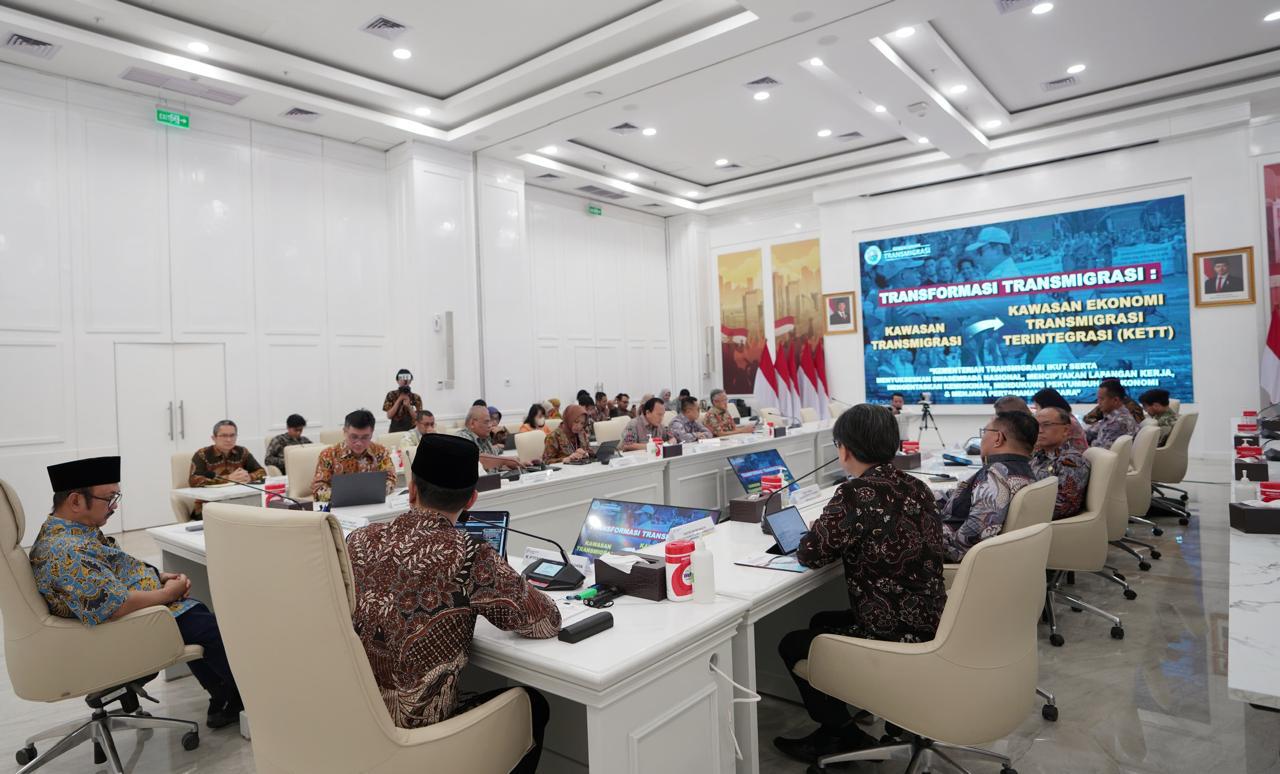 Mentrans Iftitah Saat Audiensi Dengan Menteri Perencanaan Pembangunan Nasional/Kepala Badan Perencanaan Pembangunan Nasional, Rachmat Pambudy