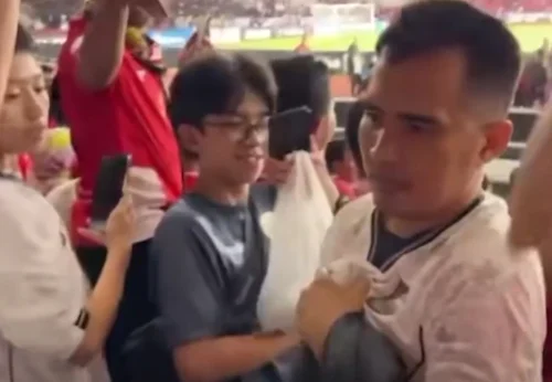 Tangkapan Layar Video, Pelaku Perebut Jersey Kenneth Dari Marselino Ferdinan