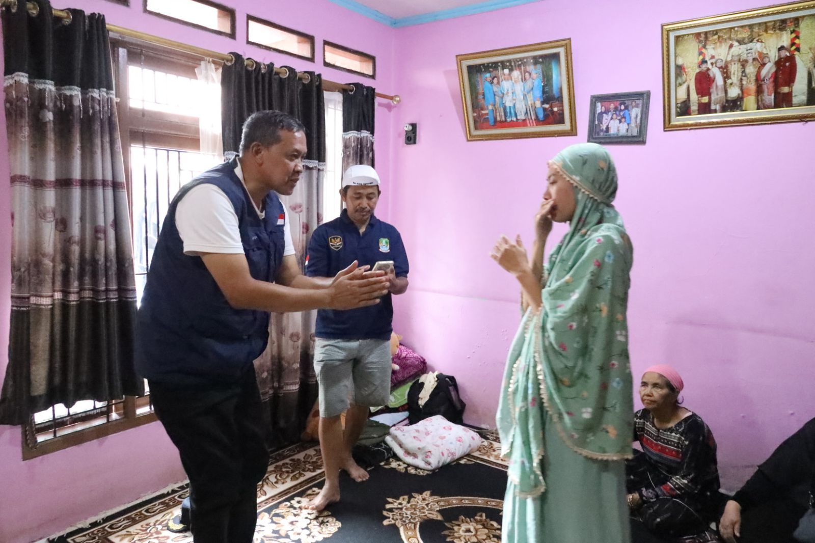 Wali Kota Bekasi Kunjungi Keluarga Korban Tewas Tersengat Listrik Pasca Banjir
