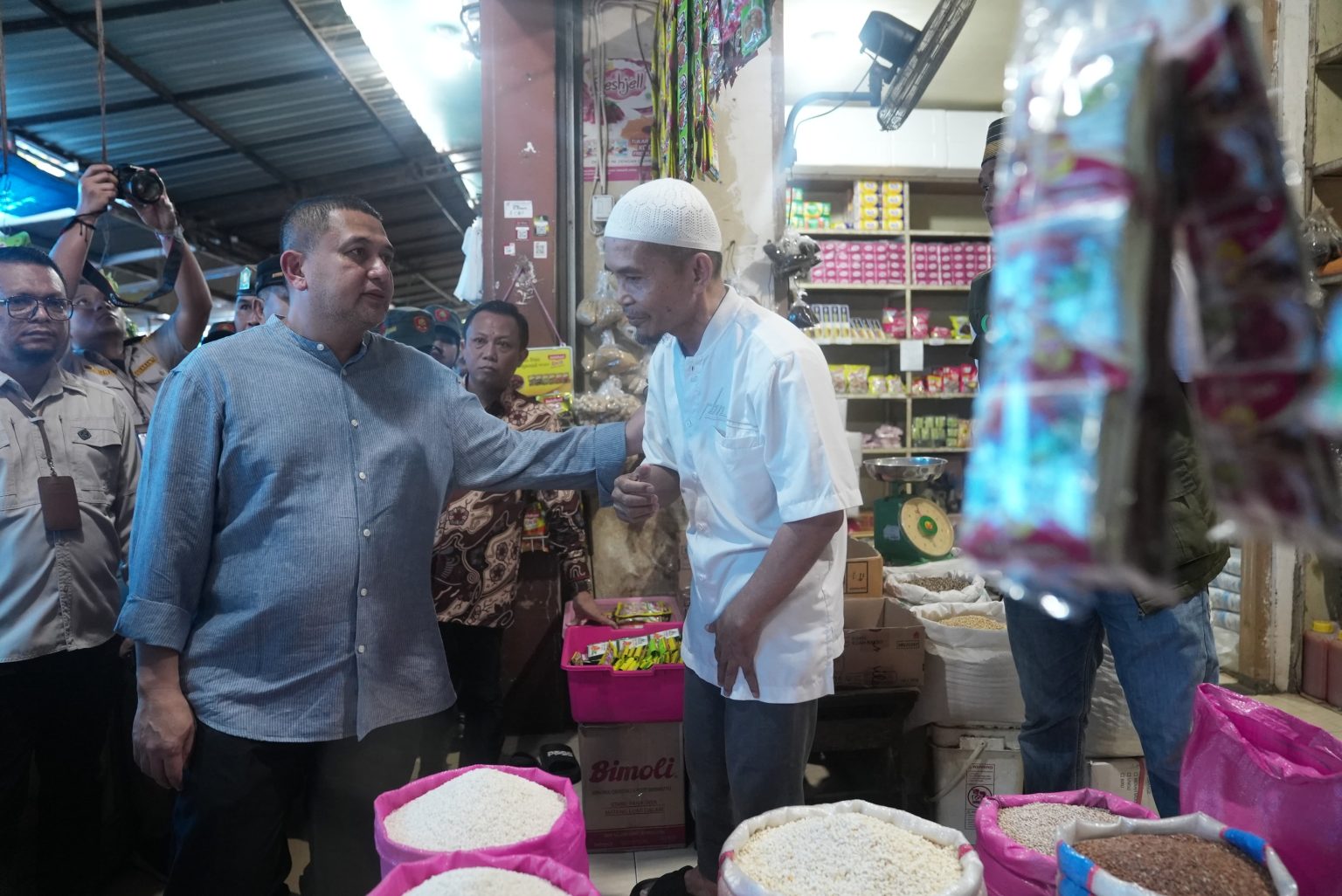 Appi Tinjau Harga dan Ketersediaan Bahan Pokok di 2 Pasar Makassar