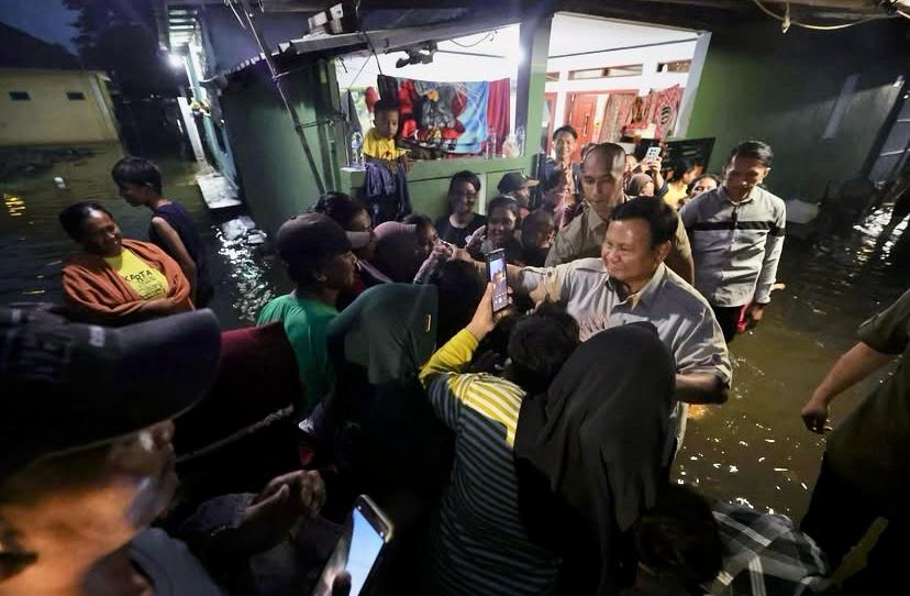 Presiden Prabowo Tinjau Korban Banjir di Bekasi