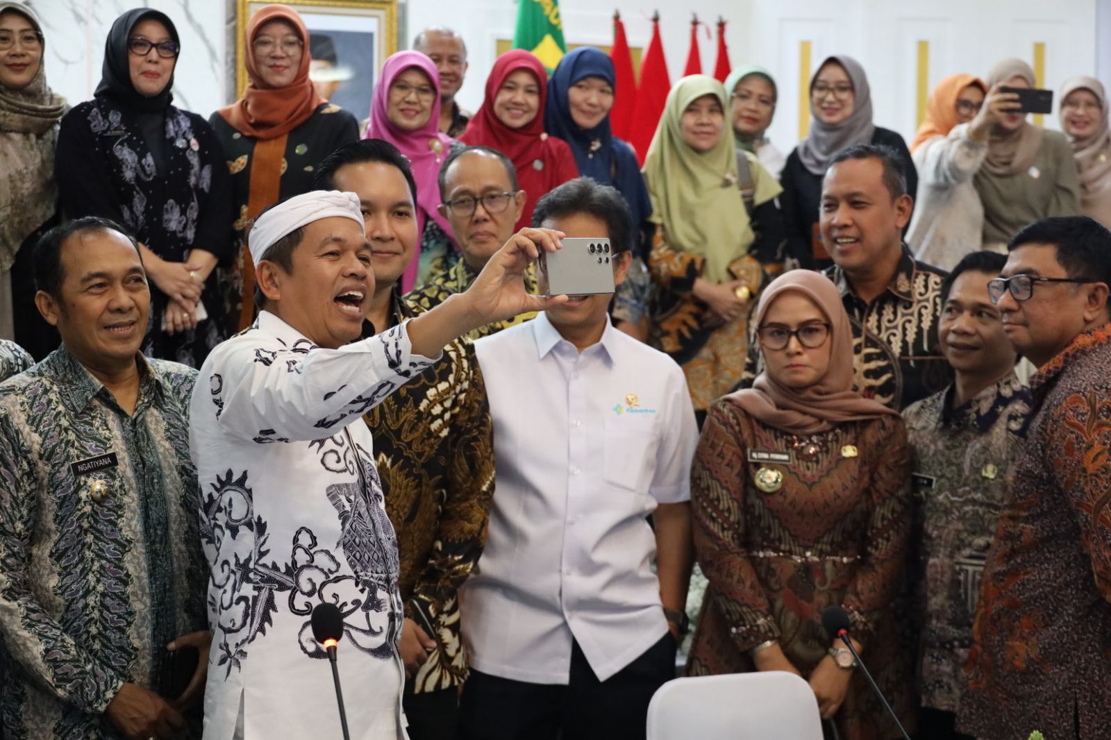 Wali Kota Bekasi Ikuti Rapat Sekolah Rakyat Bersama Gubernur Jabar dan Mensos