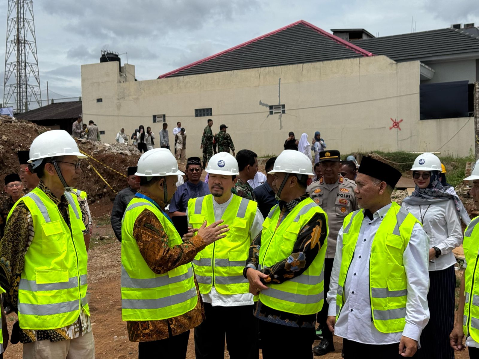 Wakil Wali Kota Bekasi Resmikan Gedung SMA Al Azhar 33