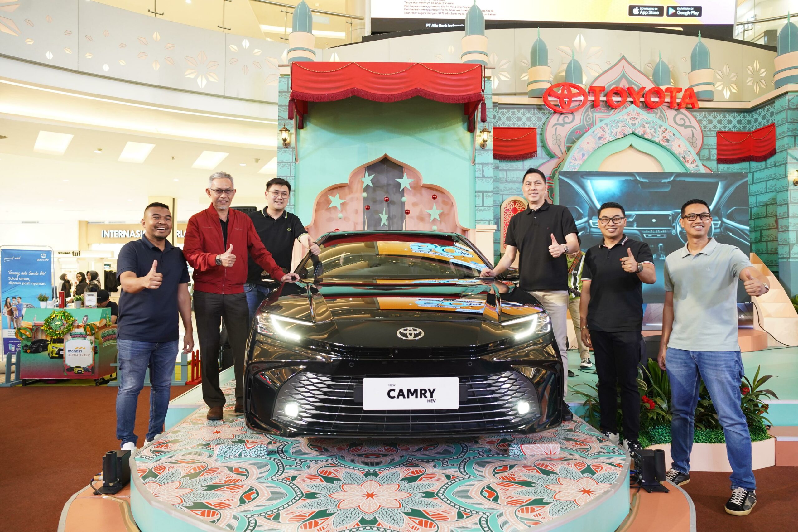 Toyota New Camry Hybrid Hadir di Makassar: Tampilan Elegant dan Sporty