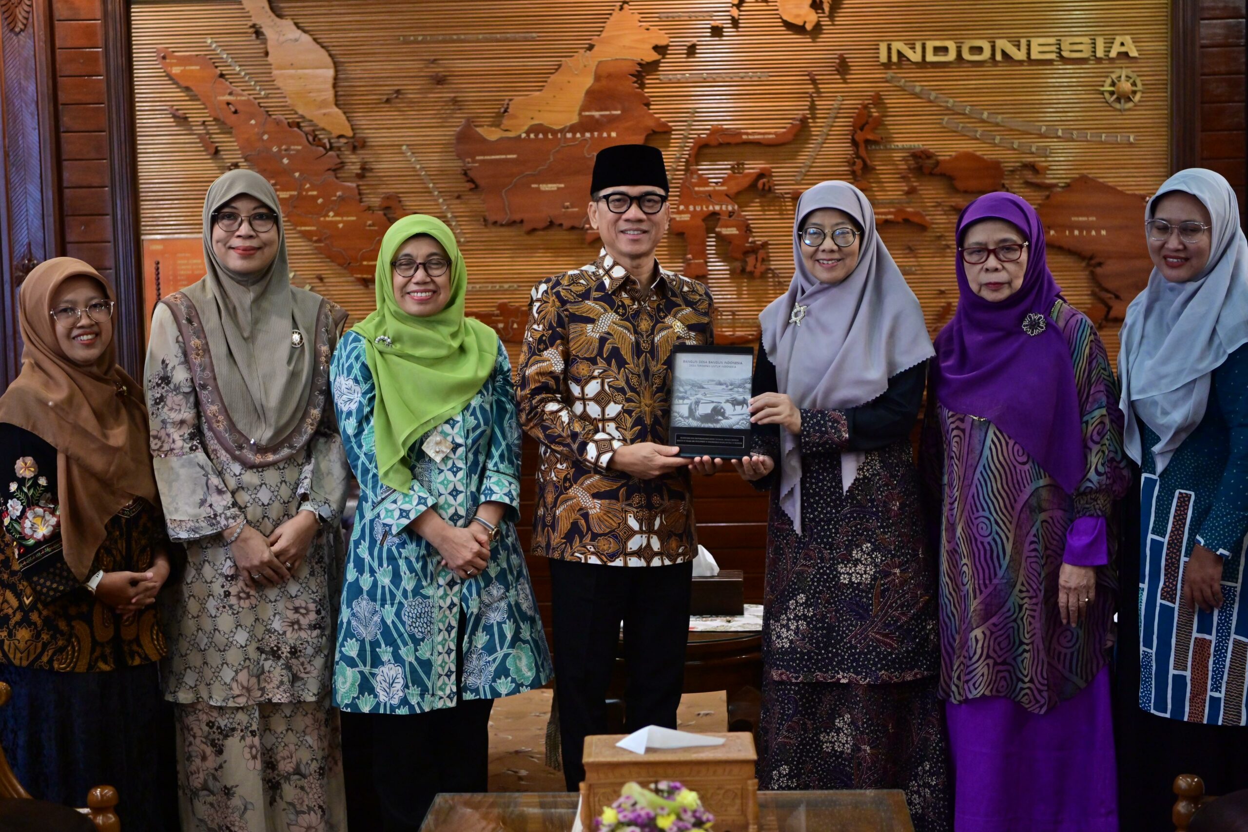 Mendes Yandri Kolaborasi dengan 'Aisyiyah Tingkatkan Moral dan Ekonomi Desa