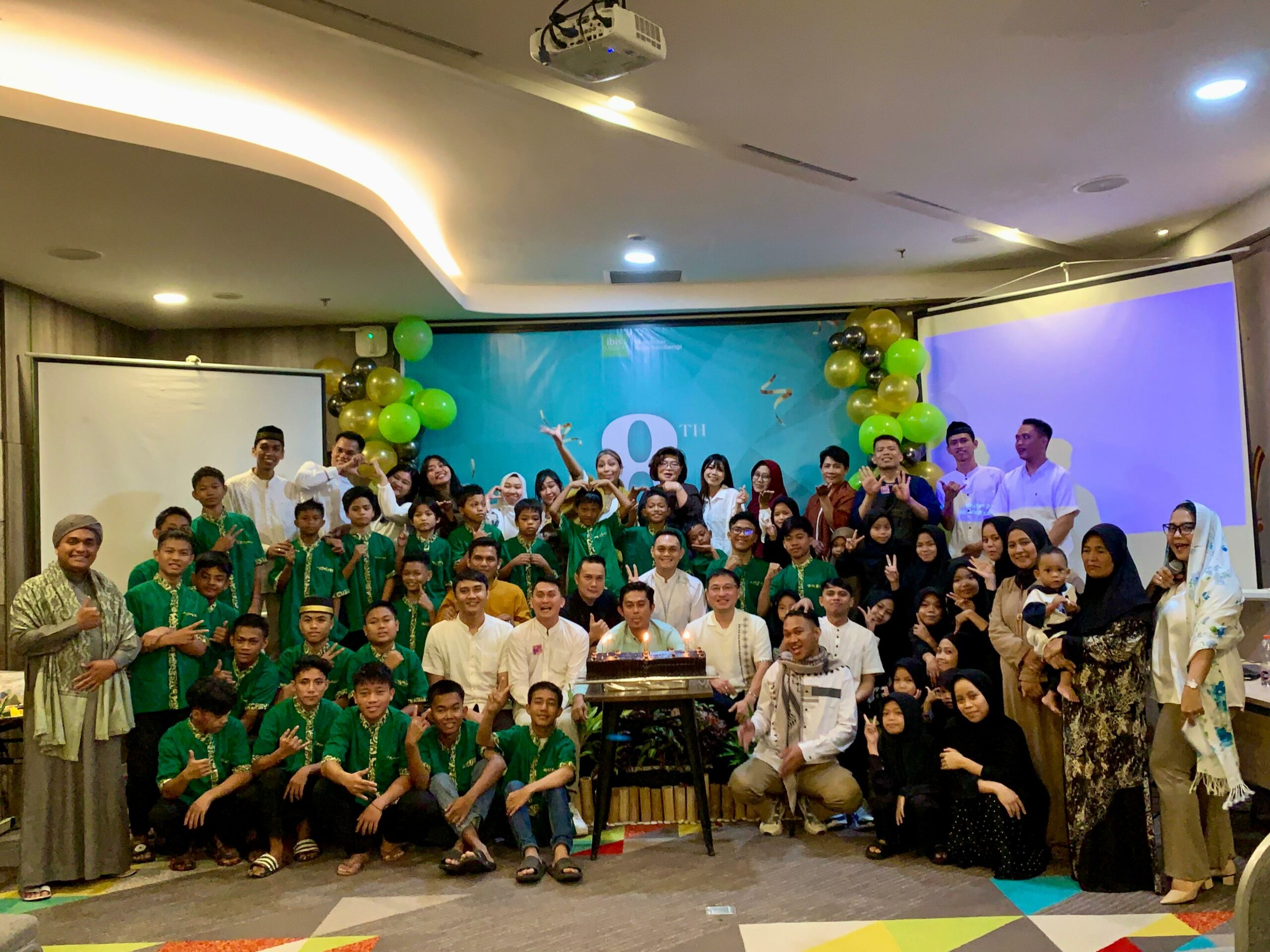 Ibis Styles Makassar Rayakan HUT ke-8: Berbagi Kebahagiaan dengan Anak Yatim