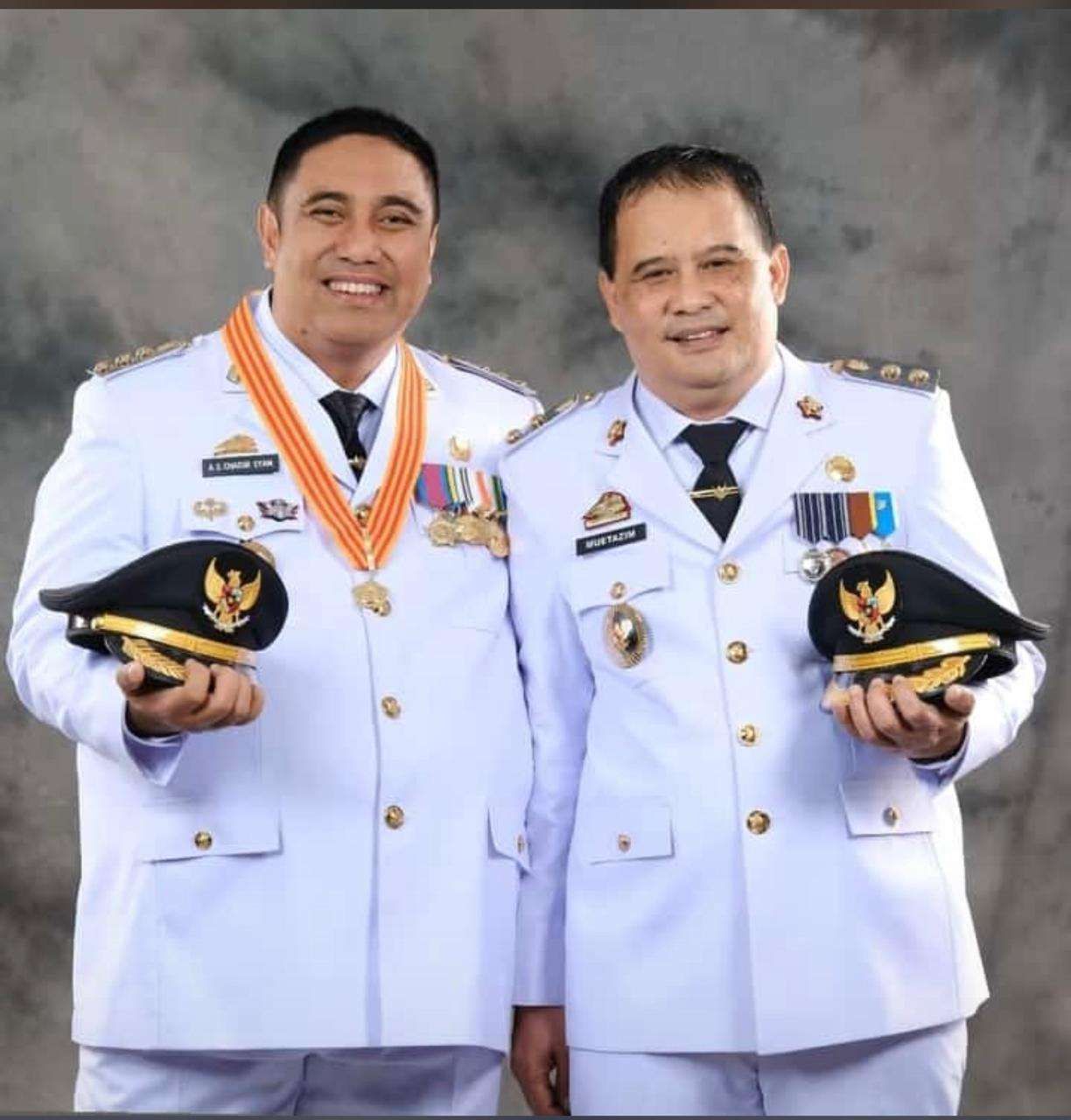 AS Chaidir Syam Bersama Muetazim Mansyur Usai Dilantik Sebagai Bupati dan Wakil Bupati Maros Untuk Periode 2025-2030
