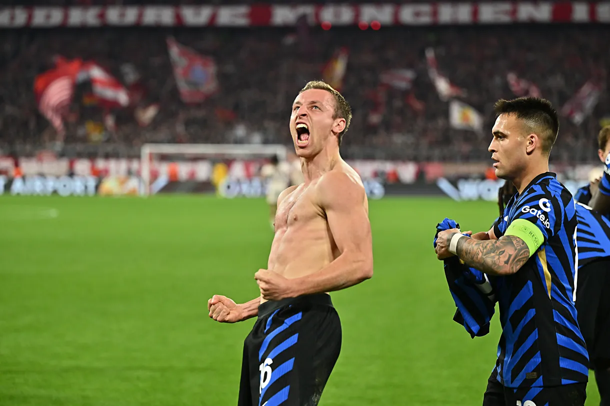 Davide Frattesi Selebrasi Usai Cetak Goal Ke Gawang Bayern Munich
