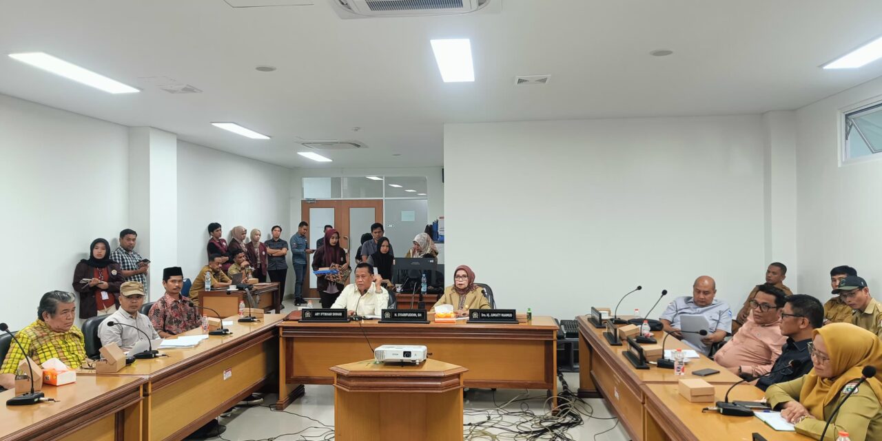Foto Komisi 2 Terima Audiensi Perwakilan Masyarakat Tadui Terkait HGU Pemanfaatan Lahan 13 Jan 2025 2 1280x640