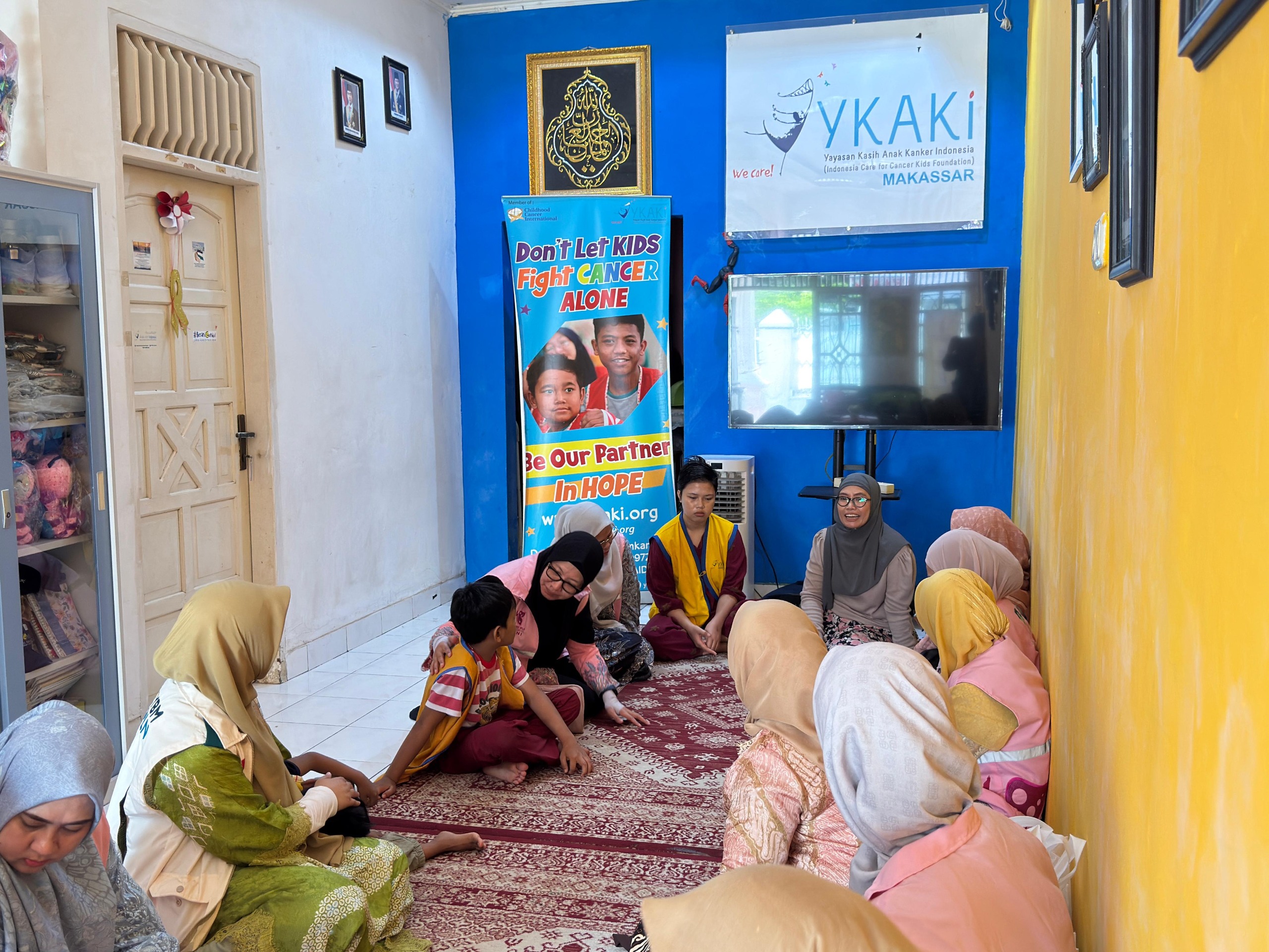 Srikandi PLN Sulselrabar Rayakan Hari Kartini Bersama Anak-Anak Pejuang Kanker