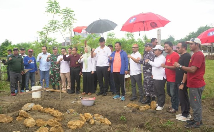 Ketua DPRD Sulbar, Amalia Fitri Aras Saat Menghadiri Acara Peletakan Batu Pertama Pembangunan Green House Pembibitan Tanaman Hortikultura di Kompleks Kantor Gubernur Sulbar