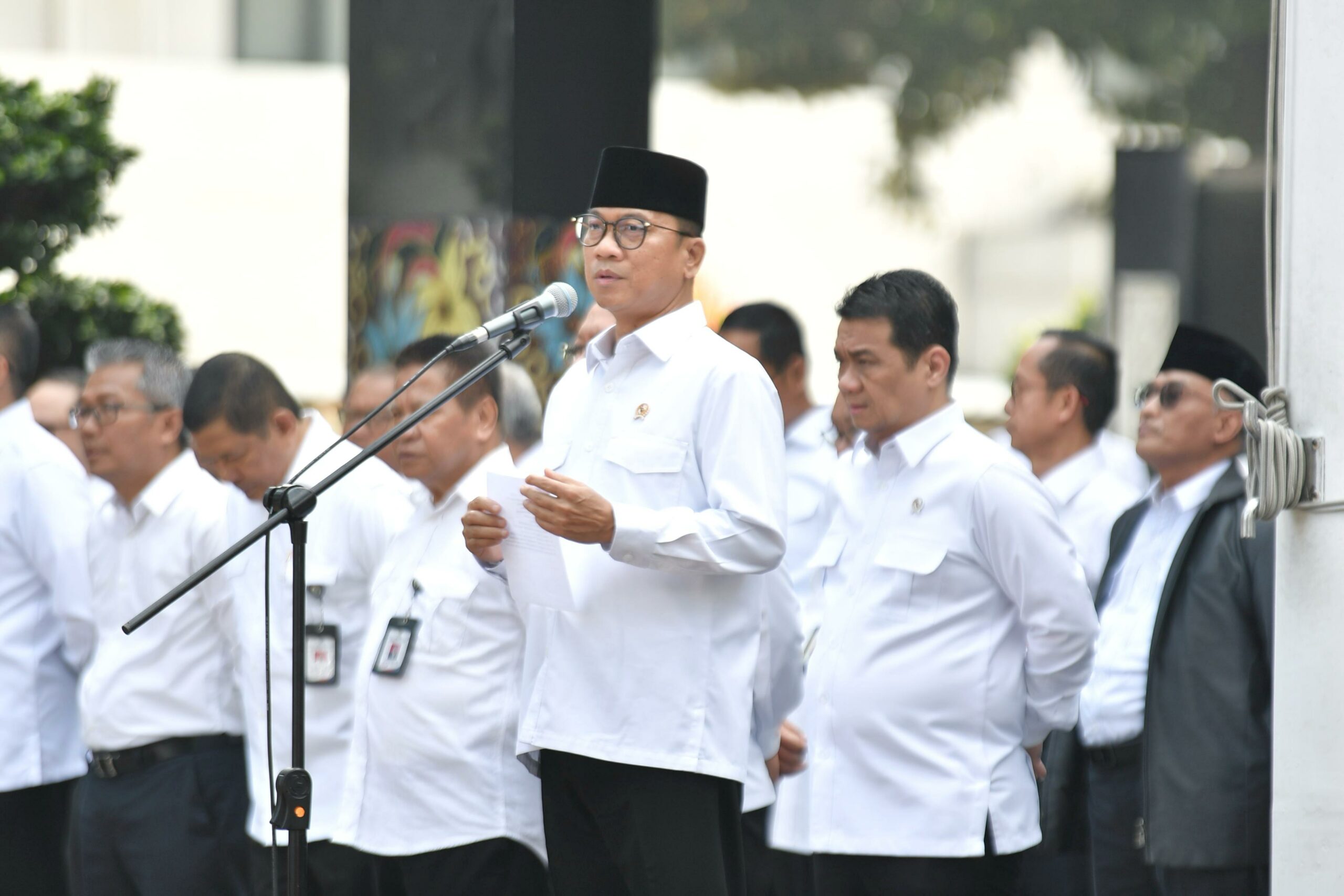 Menteri Desa dan Pembangunan Daerah Tertinggal (Mendes PDT) Yandri Susanto Saat Memimpin Apel Perdana di Lingkungan Kemendes PDT