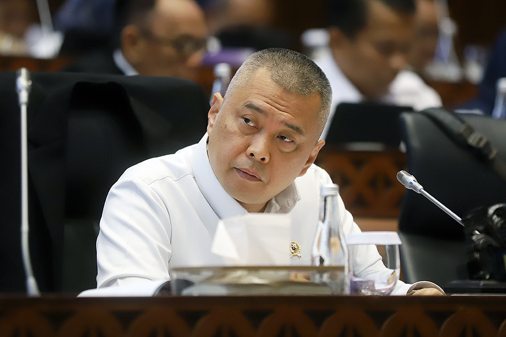 Menhub Dudy Serahkan Rencana Merger Garuda-Pelita ke Pertamina