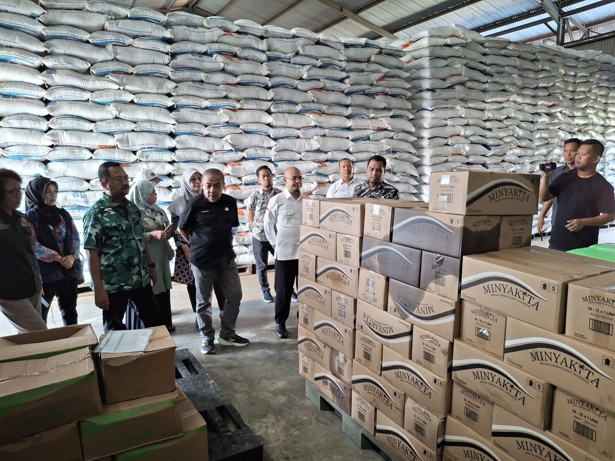 Pemprov Sulbar Bersama Jajaran Saat Meninjau Kesediaan Pasokan Kebutuhan Pokok