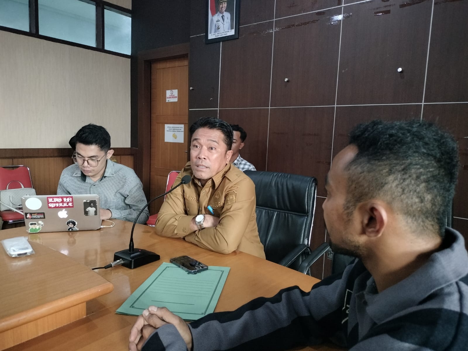 Wakil Bupati Luwu Utara Jumail Mappile Saat Memimpin Rapat Terakhir panitia lokal Seleksi Tilawatil Qur’an dan Hadis (STQH) XXIII Tingkat Provinsi Sulawesi Selatan