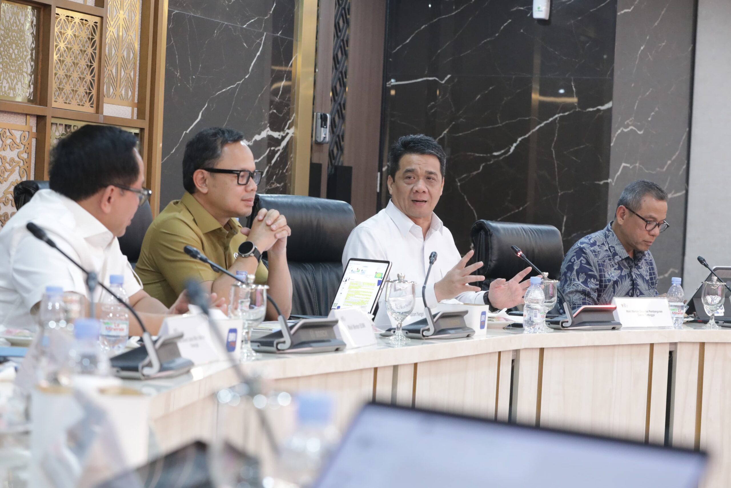 Wamendes PDT, Ariza Patria, Saat Rapat Pembahasan Skema Koperasi Desa Merah Putih