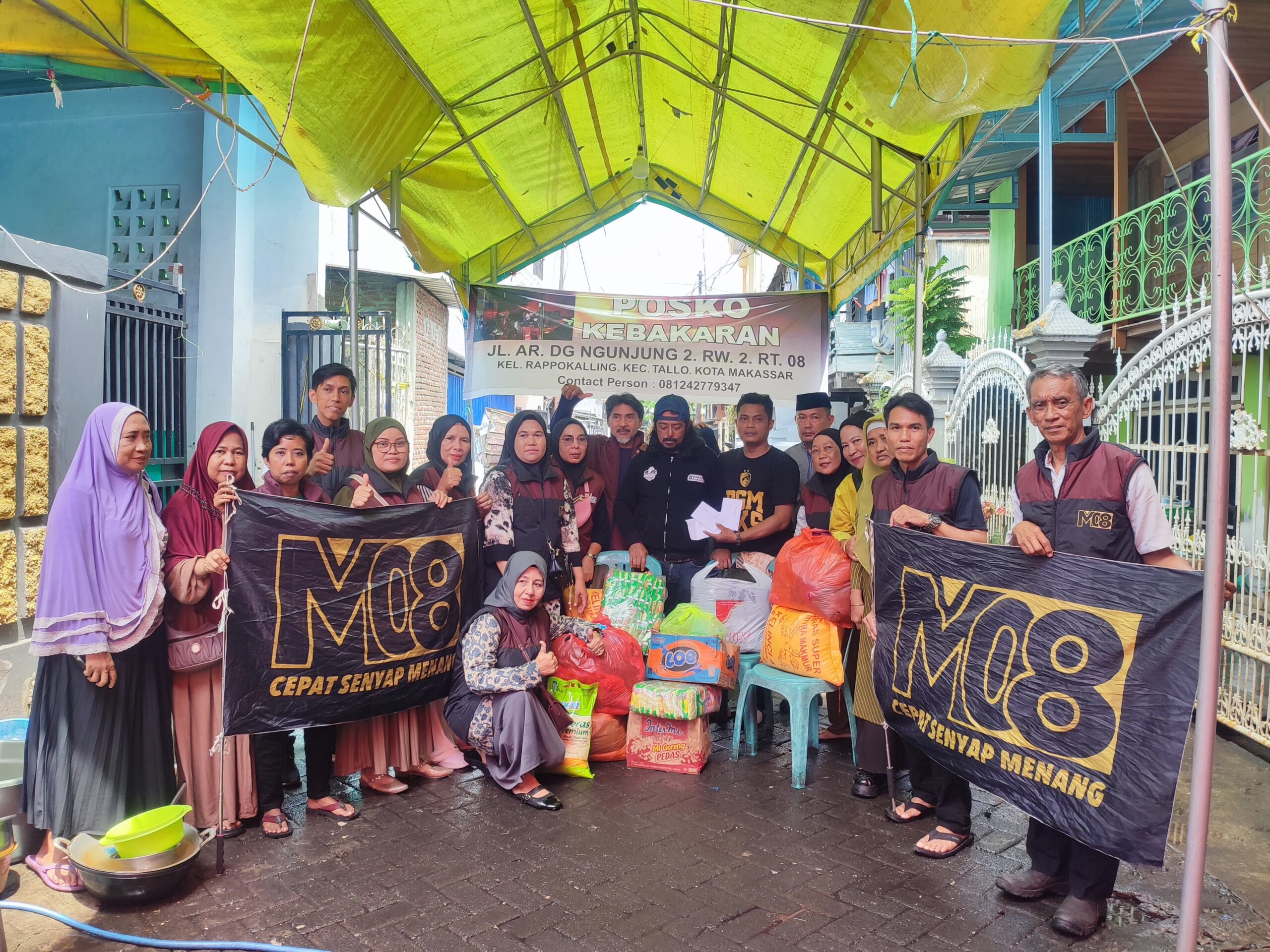 Relawan M08 Tallo Salurkan Bantuan untuk Korban Kebakaran di Makassar