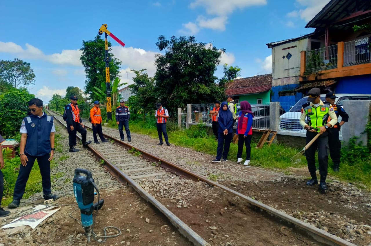 Triwulan Pertama 2025, KAI Catat 55 Kejadian KA Tertemper: Masyarakat Diimbau Dahulukan Kereta