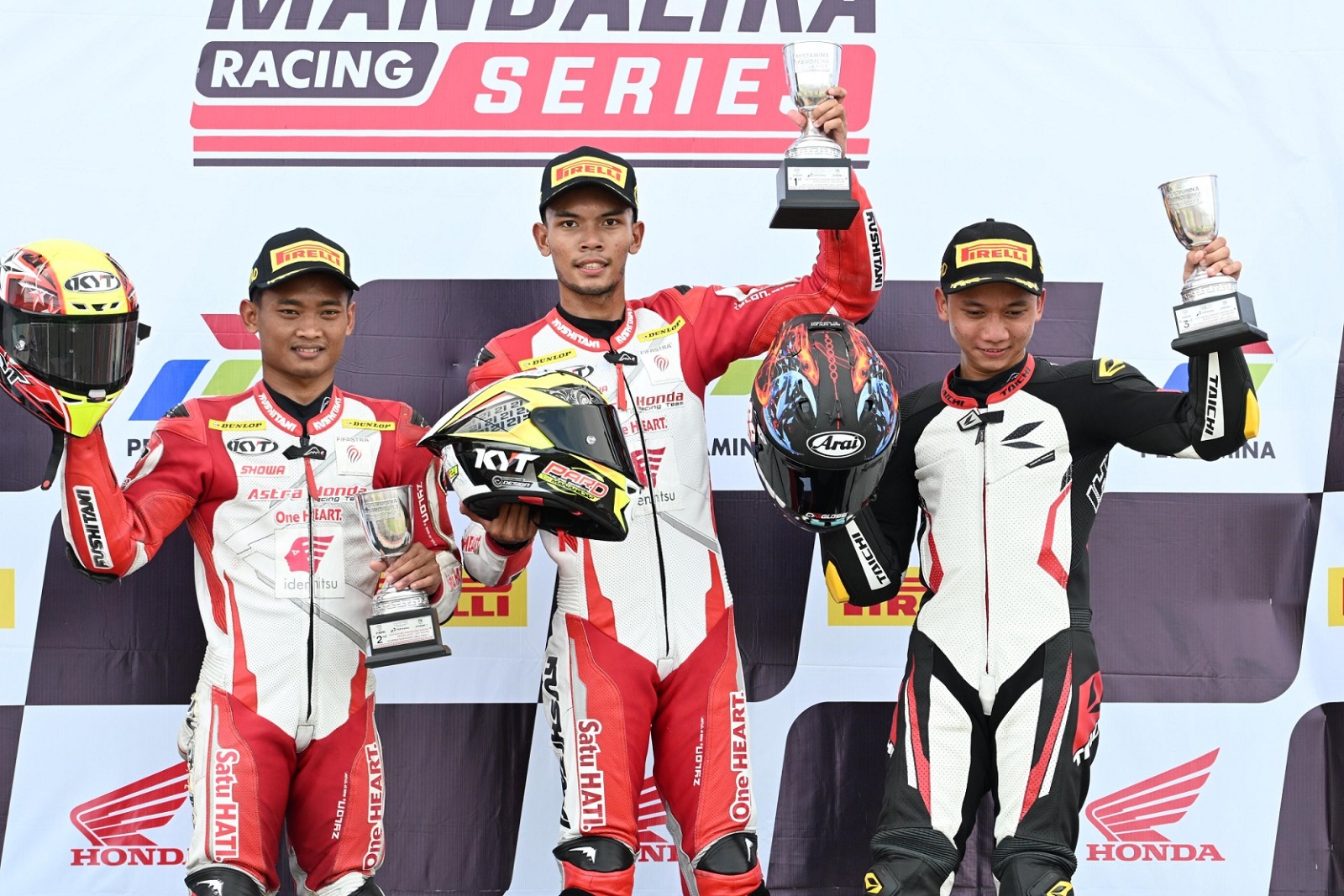 Pebalap AHRT Dominasi Seri Perdana Mandalika Racing Series 2025