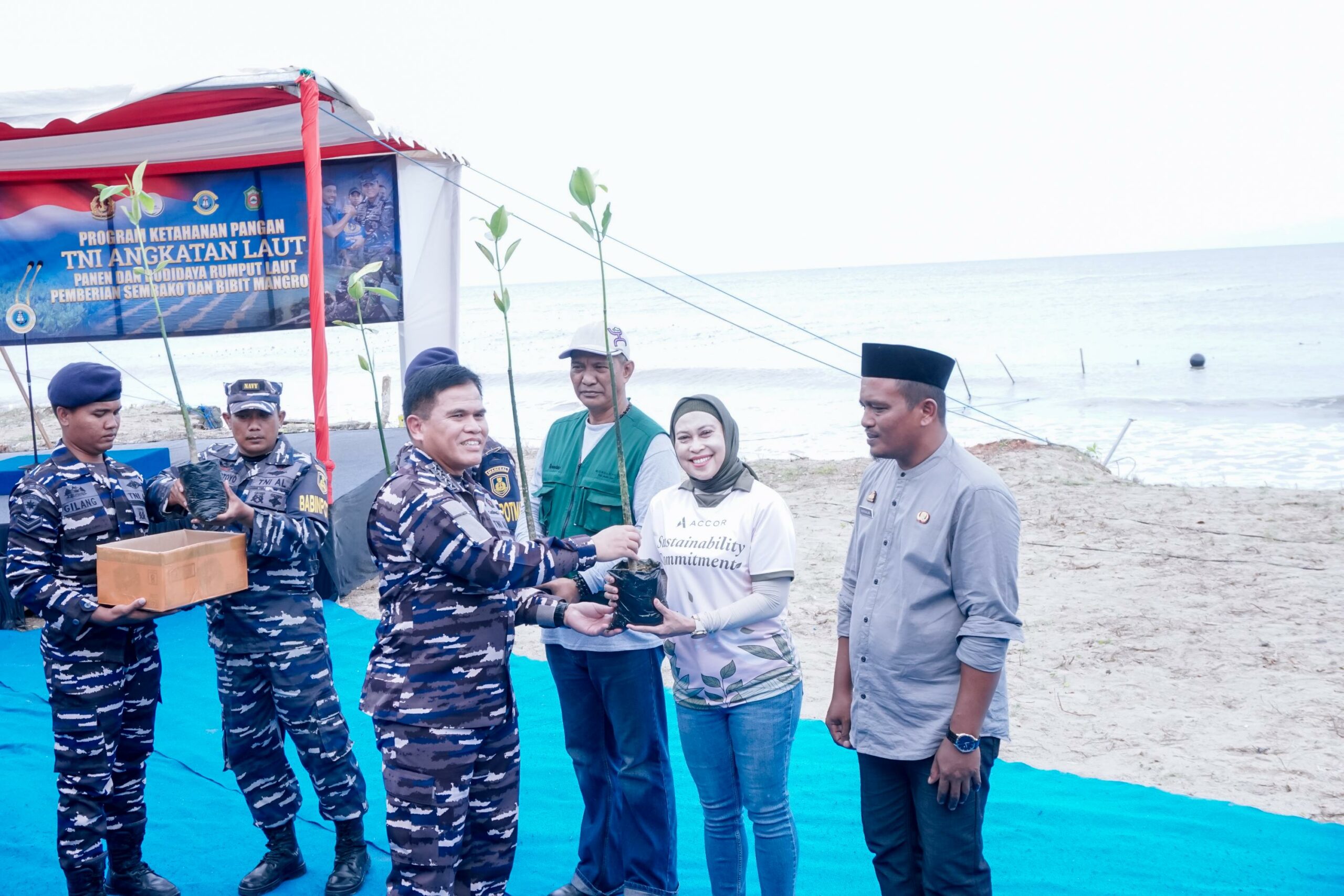 Peringati Hari Bumi, Mercure Makassar dan Lantamal VI Tanam 1.000 Mangrove di Takalar