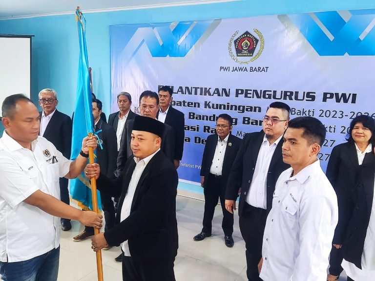 Ade Muksin Resmi Dilantik Sebagai Ketua Umum Persatuan Wartawan Indonesia (PWI) Bekasi Raya