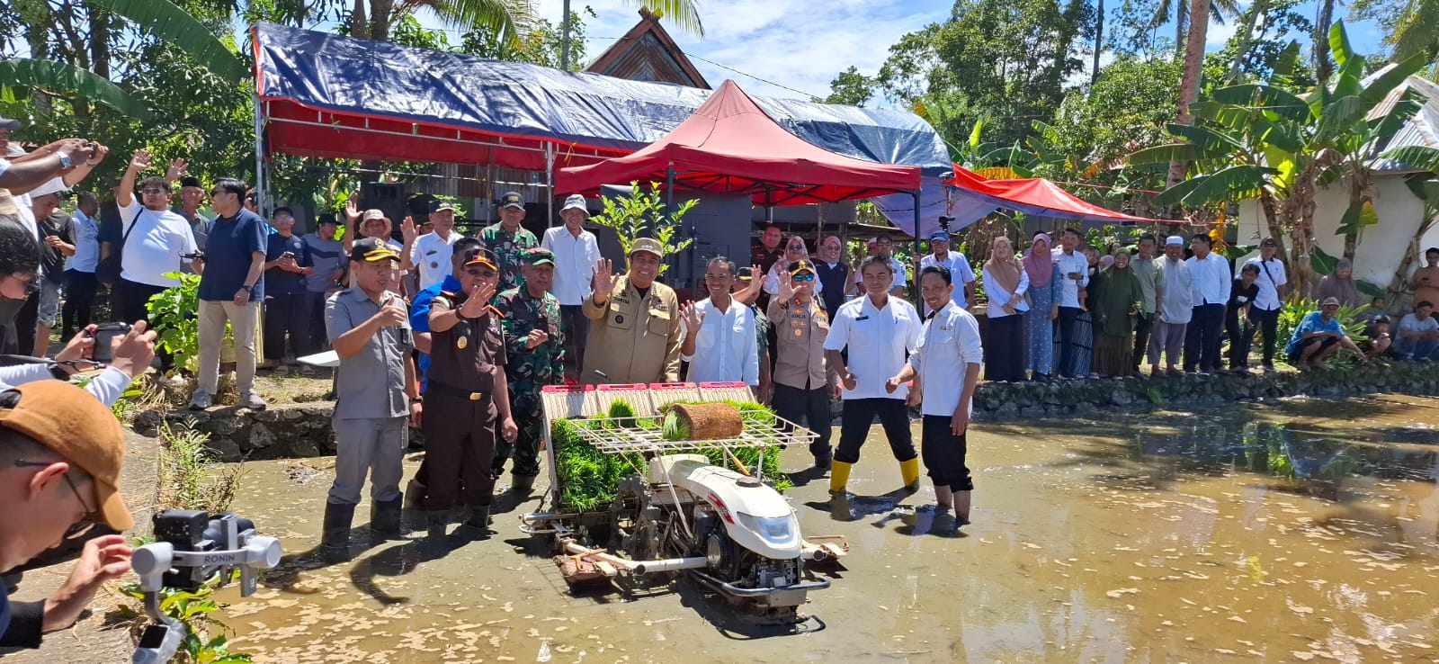 Bupati Maros Bersama Unsur Forkopimda Turut Serta Dalam Gerakan Tanam Padi Serentak Secara Virtual