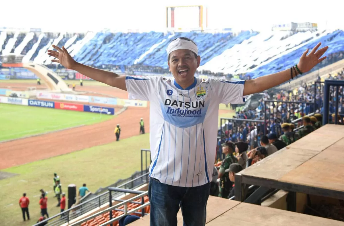 Gubernur Jawa Barat Dedi Mulyadi Merayakan Kemenangan Persib Bandung