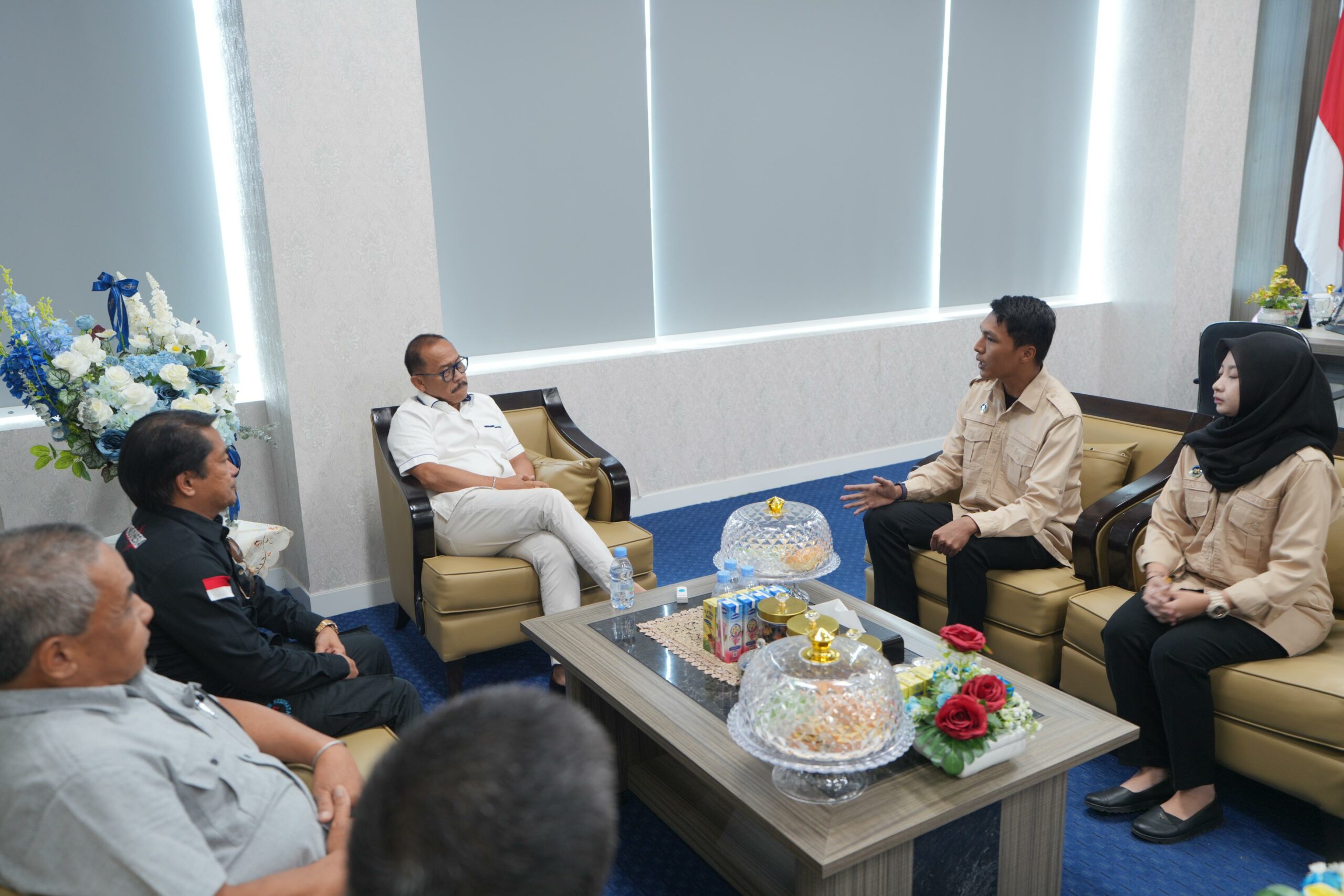 Gubernur Sulawesi Barat, Suhardi Duka Saat Menerima Kunjungan Dari Basarnas yang Membahas Soal Kesiapsiagaan.