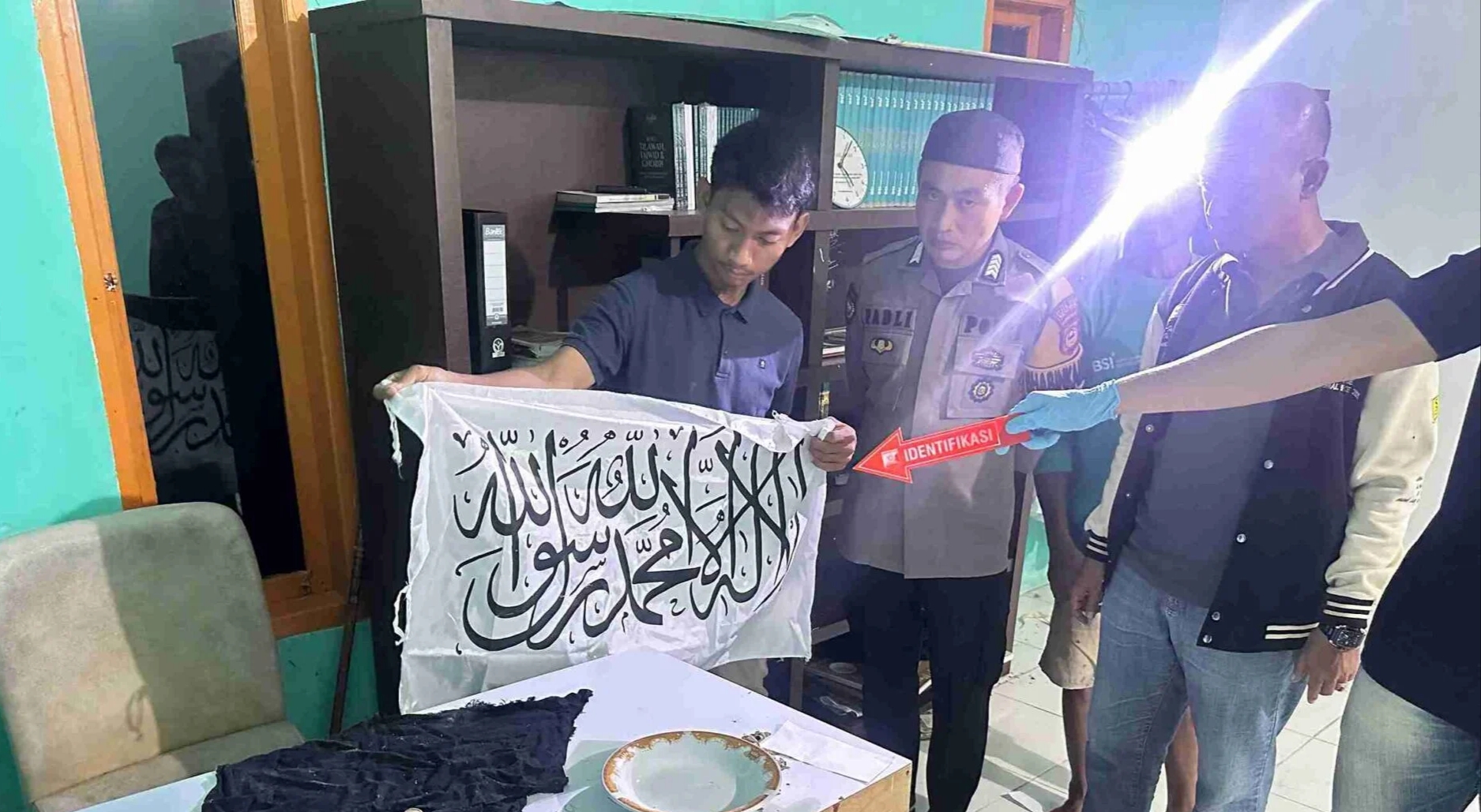 Remaja 18 Tahun di Gowa Ditangkap Densus 88, Diduga Sebar Propaganda Lewat WhatsApp