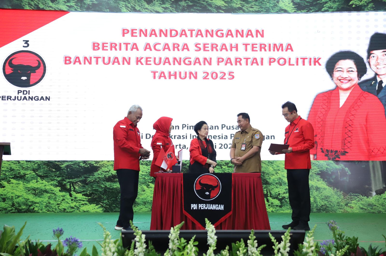 Kemendagri Serahkan Bantuan Keuangan Untuk Partai Politik PDIP Tahun 2025