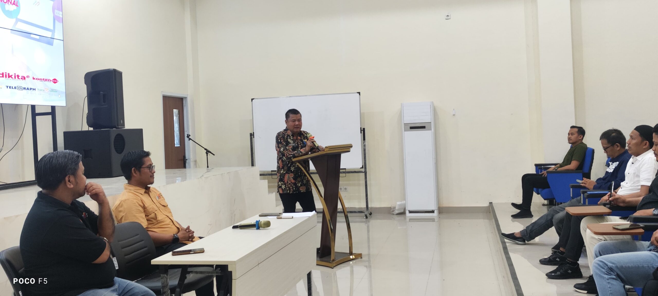 Kepala Dinas Komunikasi dan Informatika (Kominfo) Provinsi Sulawesi Barat, Mustari Mula, Secara Resmi Membuka Konferensi Wilayah (Konferwil) Ke-III Asosiasi Media Siber Indonesia (AMSI) Sulawesi Barat